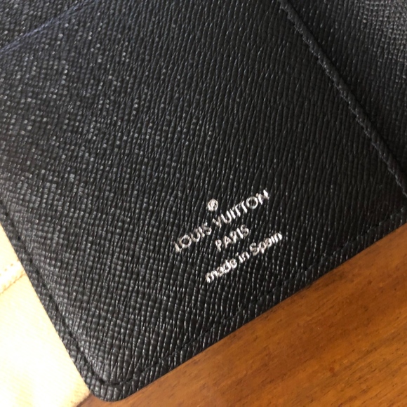 Brand new LOUIS VUITTON Men's Wallet - Picture 4 of 4